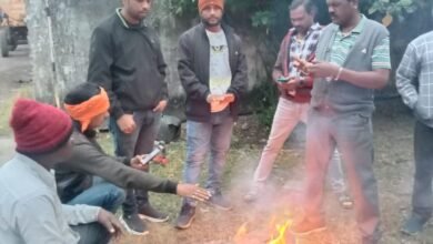 चाम्पा-अचानक गिरा तापमान,बढ़ती ठंड से बचने अलाव बना लोगो का सहारा,चाम्पा नगरपालिका अध्यक्ष ने किया व्यवस्था,,, - Console Corptech