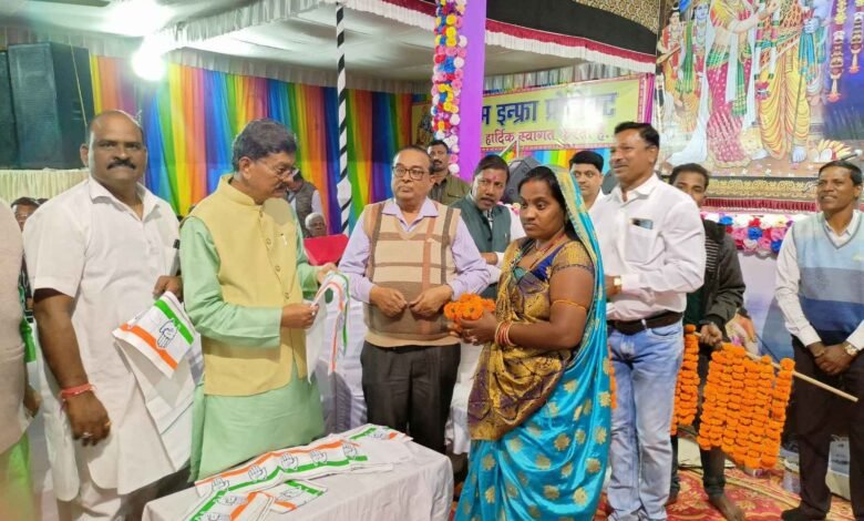 विधानसभा अध्यक्ष और समाजसेवी डॉ के.पी.राठौर ने पैरादान करने वाले महिला समूहों और किसानों को किया सम्मानित,, विधानसभा अध्यक्ष और समाजसेवी डॉ के.पी.राठौर ने पैरादान करने वाले महिला समूहों और किसानों को किया सम्मानित,, - Console Corptech