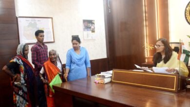 कलेक्टर ने जनदर्शन में आमजनों की सुनी समस्याएं, आवेदनों का त्वरित निराकरण करने के दिए निर्देश,,, - Console Corptech