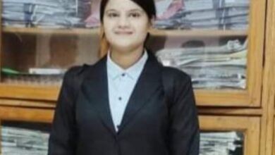 सीजी लाइव न्यूज़ की पूर्व एंकर की संदिग्ध परिस्थिति में मिली लाश, आत्महत्या या हत्या पुलिस कर रही जांच, मौके पर लोगों की भारी भीड़ जमा,,, - Console Corptech