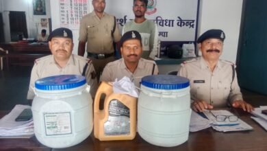 कच्ची शराब के साथ एक आरोपी को चांपा पुलिस ने किया गिरफ्तार, आबकारी एक्ट के तहत हुई कार्यवाही, - Console Corptech