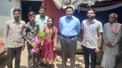 ठाकुर दाऊ जी सिंह स्कूल पोड़ीशंकर के दो टॉपर्स,एसपी विजय अग्रवाल ने किया बच्चो का सम्मान... - Console Corptech