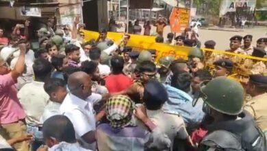 अकलतरा में तनाव जैसे हालात, रेल्वे स्टेशन पुलिस छावनी में तब्दील, पुलिस के साथ झूमाझटकी की भी खबर... - Console Corptech