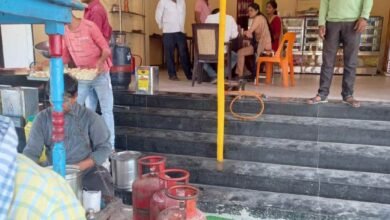 चाम्पा बरपाली चौक स्थित गुप्ता नास्ता सेंटर,स्पाईस रेस्टोरेण्ट से घरेलू गैस सिलेण्डरों के दुरूपयोग पाये जाने पर खाद्य विभाग द्वारा की गई जप्ती की कार्रवाई.... - Console Corptech