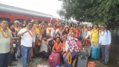 बाबा अमरनाथ दर्शन कर वापस लौटने पर श्रद्धालुओं का बिलासपुर में हुआ आतिशी स्वागत,<br>यात्रा में पूरे छग से श्रद्धालु हुवे शामिल,<br>समिति के सेवाभाव एवं अतिथि सत्कार से भक्त हुवे भावविभोर,<br>30 जुलाई को होगा भैरव विदाई,कन्या भोज और सहयोगियों का सम्मान... - Console Corptech