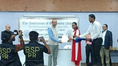 डॉ. राजीव प्रकाश के हाथों इंजीनियर्स डे पर सम्मानित हुई वैदेही गुप्ता… - Console Corptech