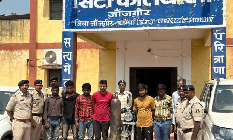 <em>मध्य भारत पेपर मील बिरगहनी में डकैती करने वाले एंव डकैती में संलिप्त गार्ड</em>,<em>डकैती का समान ख़रीदने वाले सहित 07 आरोपी गिरफ्तार</em>... <em>मध्य भारत पेपर मील बिरगहनी में डकैती करने वाले एंव डकैती में संलिप्त गार्ड</em>,<em>डकैती का समान ख़रीदने वाले सहित 07 आरोपी गिरफ्तार</em>... - Console Corptech