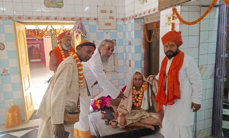 एसडीएम की रोक के बाद भी हनुमान मंदिर में सर्वराकार की नियुक्ति, अयोध्या के नित्य गोपाल दास की आपत्ति के बाद रोक,करोड़ों की संपत्ति है मंदिर समिति के नाम … एसडीएम की रोक के बाद भी हनुमान मंदिर में सर्वराकार की नियुक्ति, अयोध्या के नित्य गोपाल दास की आपत्ति के बाद रोक,करोड़ों की संपत्ति है मंदिर समिति के नाम … - Console Corptech