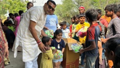 हरिलीला ट्रस्ट ने सबरिया डेरा के बच्चों को बांटे रंग गुलाल, खिल उठे सबके चेहरे प्रत्येक वर्ष की तरह 100 से ज्यादा बच्चों के बीच हरिलील ट्रस्ट लेकर पहुंचा ख़ुशीयों के रंग - Console Corptech