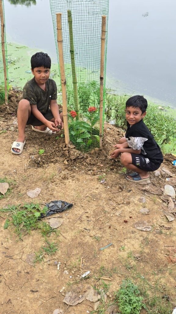 मंझली तालाब के उत्साही युवाओ द्वारा किया गया पौधेरोपण, लिया संकल्प देखभाल का... मंझली तालाब के उत्साही युवाओ द्वारा किया गया पौधेरोपण, लिया संकल्प देखभाल का... - Console Corptech