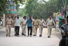 थाना चांपा क्षेत्र के दो आदतन गुंडा बदमाश बढ़ा बंगाली, छोटा बंगाली को गिरफ्तार कर चांपा शहर में निकाला गया जुलूस... - Console Corptech